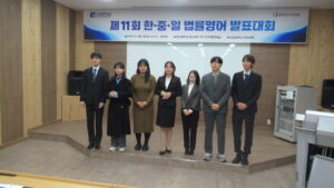スピーチした日韓の学生たち