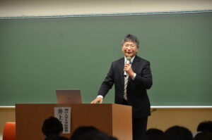 2_講演する井上弘貴先生